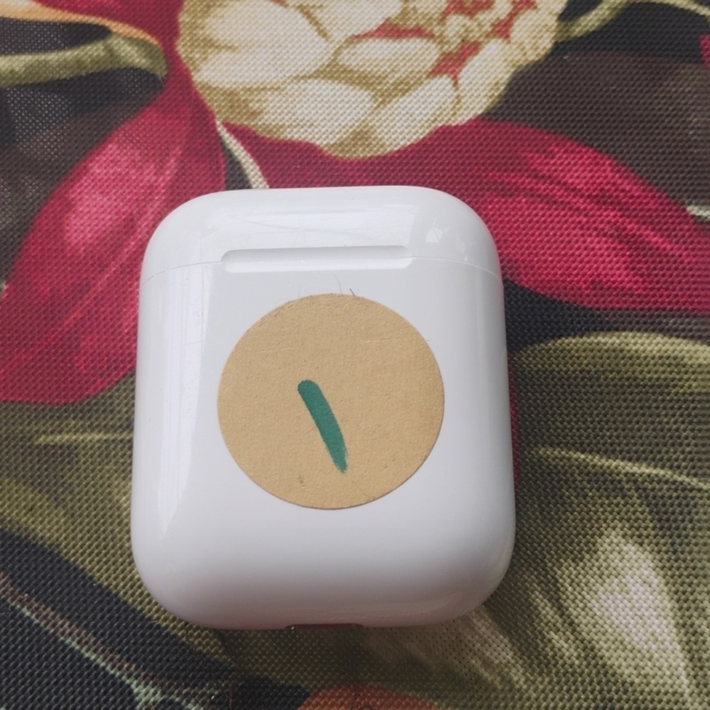 Apple earbuds, second generation, preloved